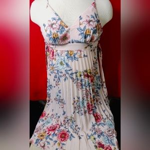 NWT Thirty Thirty Vline Pleated Floral Print Midi Dress | Baby Pink; Size L